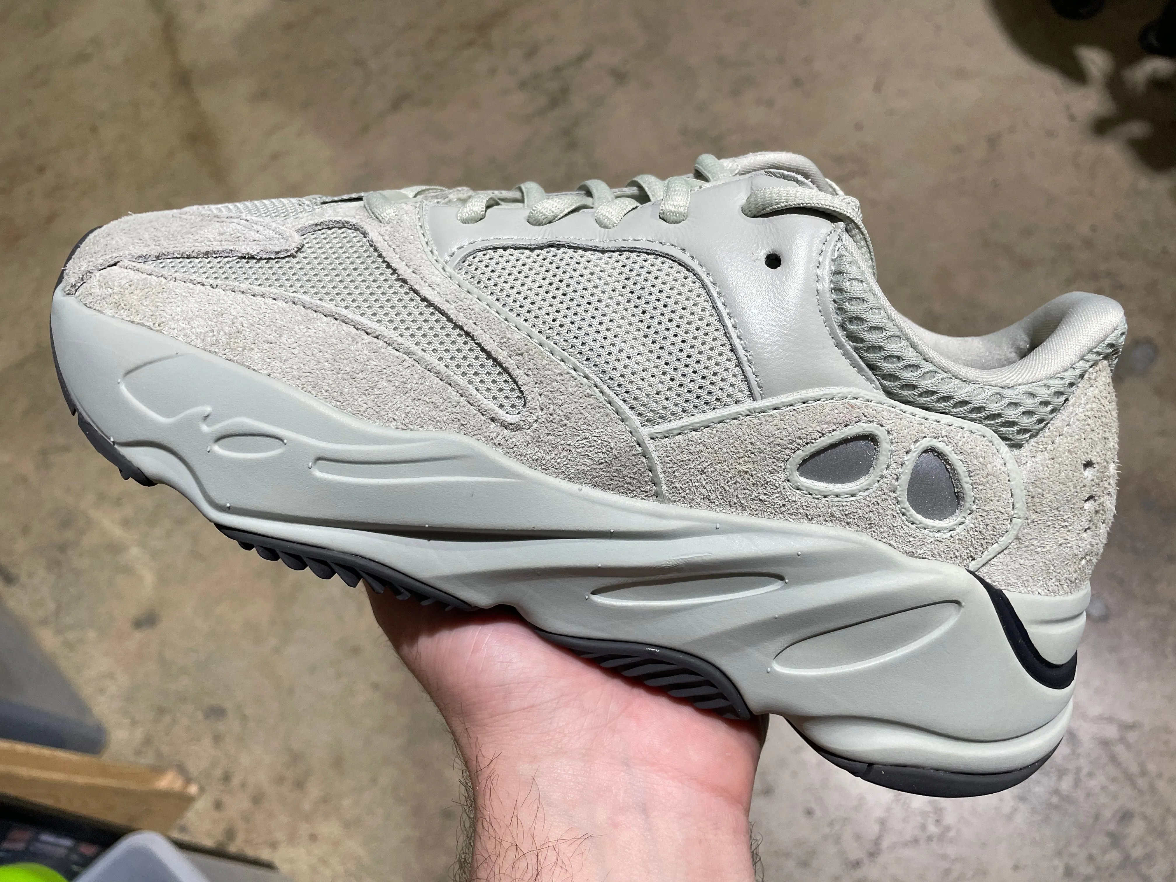 Adidas Yeezy 700 V2 - Salt