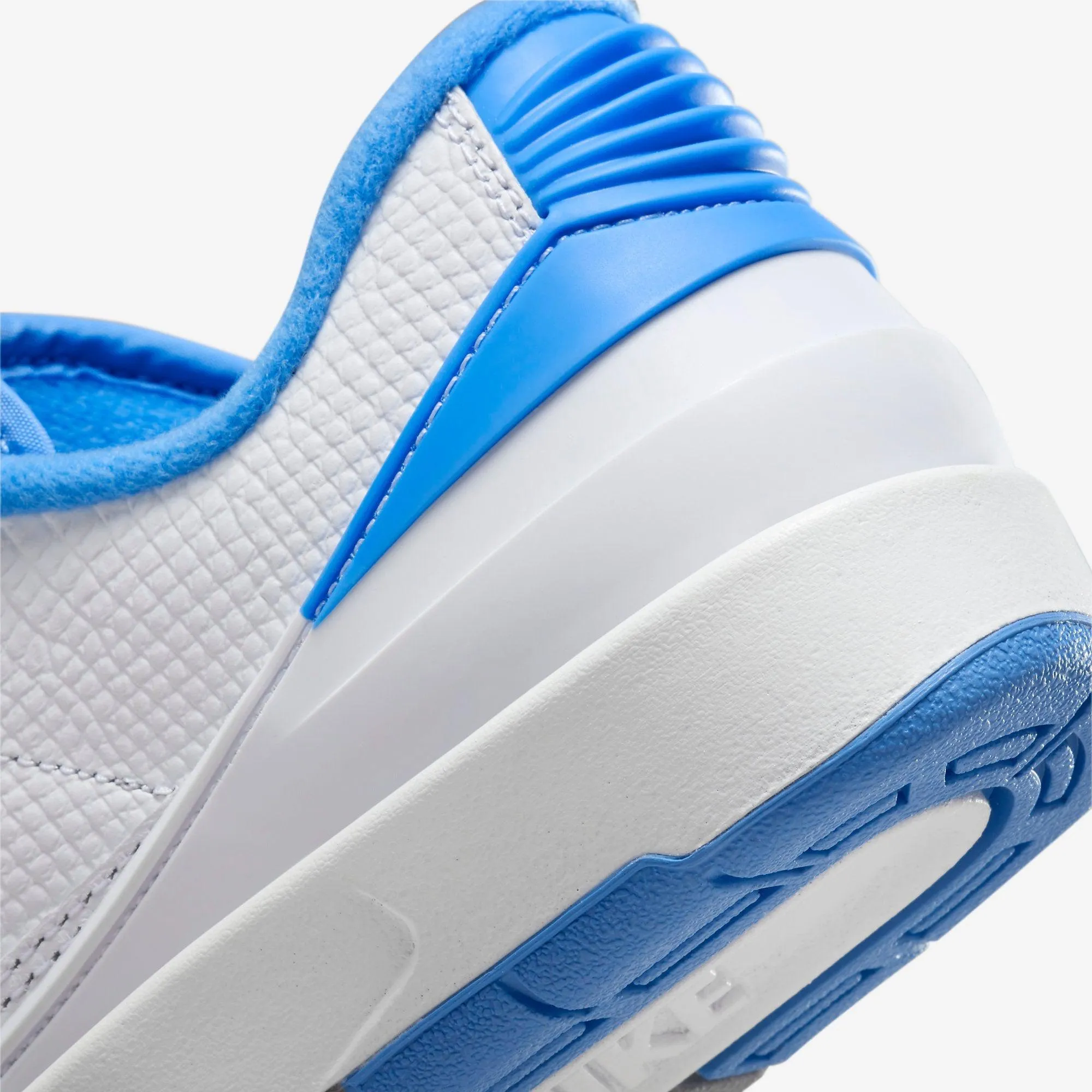 (GS) Air Jordan 2 Retro Low 'UNC / University Blue' (2023) FJ6869-104